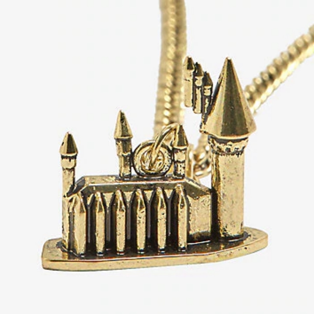 Hogwarts necklace 💎